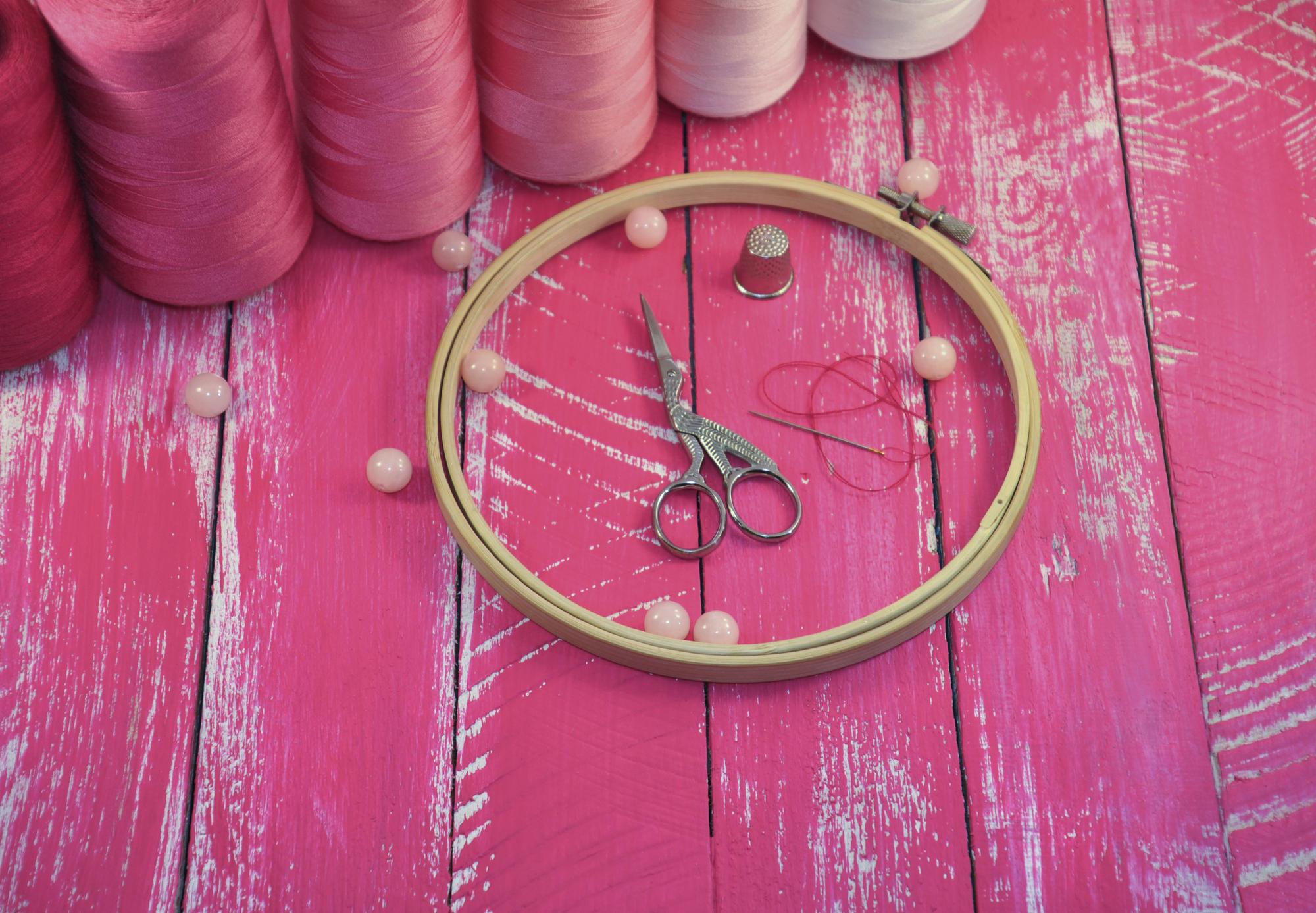 atelier storefront with sign and embroidery hoops